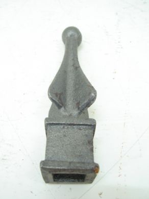 Cast Iron Spear Head Sq W/Ball